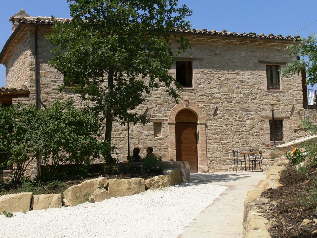 קמרינו Locanda Dell'Istrice מראה חיצוני תמונה